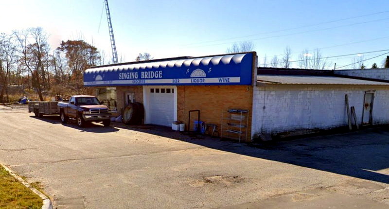 Singing Bridge Store and Station - Street Views 2009-2023 (newer photo)